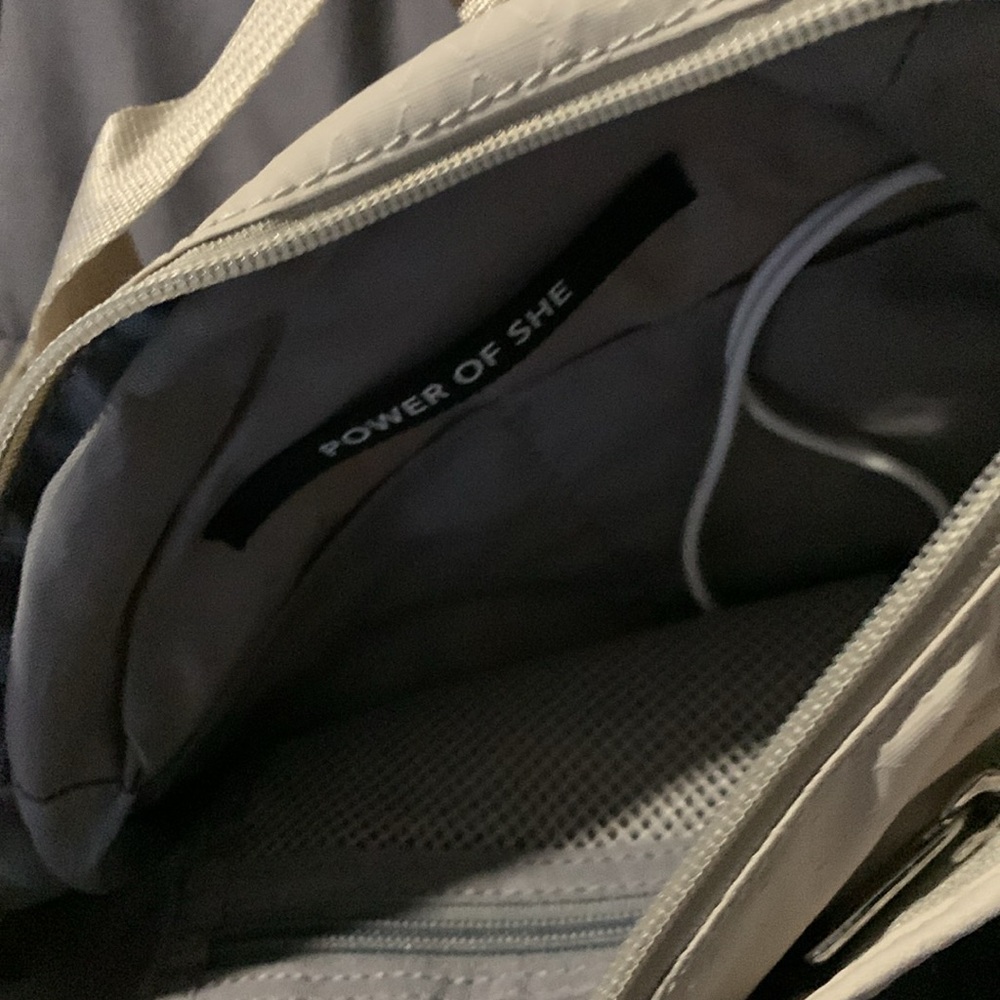 Athleta Excursion Bag - Picture 3 of 4